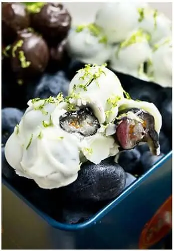 Chocolate-Covered-Blueberries-Quick-and-Easy-Snack