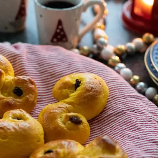 lussekatter-swedish-saffron-buns