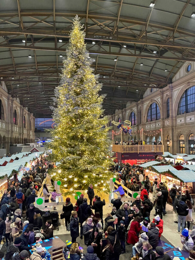 Christmas market Zurich train station