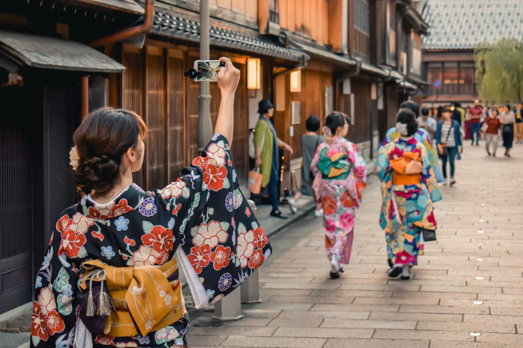 Geisha Kyoto with teenagers