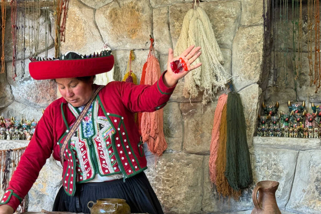 Weaving class Peru