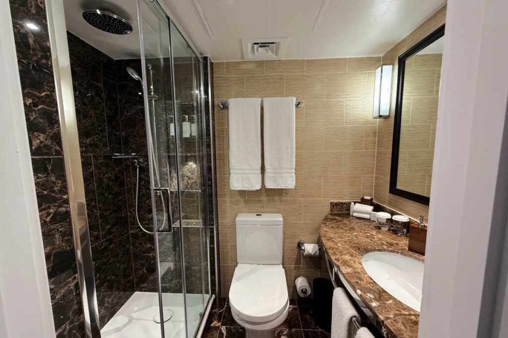 Bathroom St. Ermins Hotel