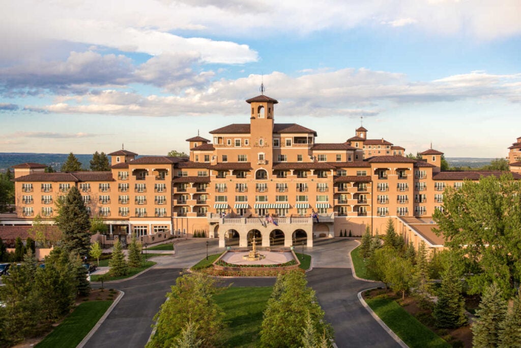 Broadmoor-Hotel-family reunion resort
