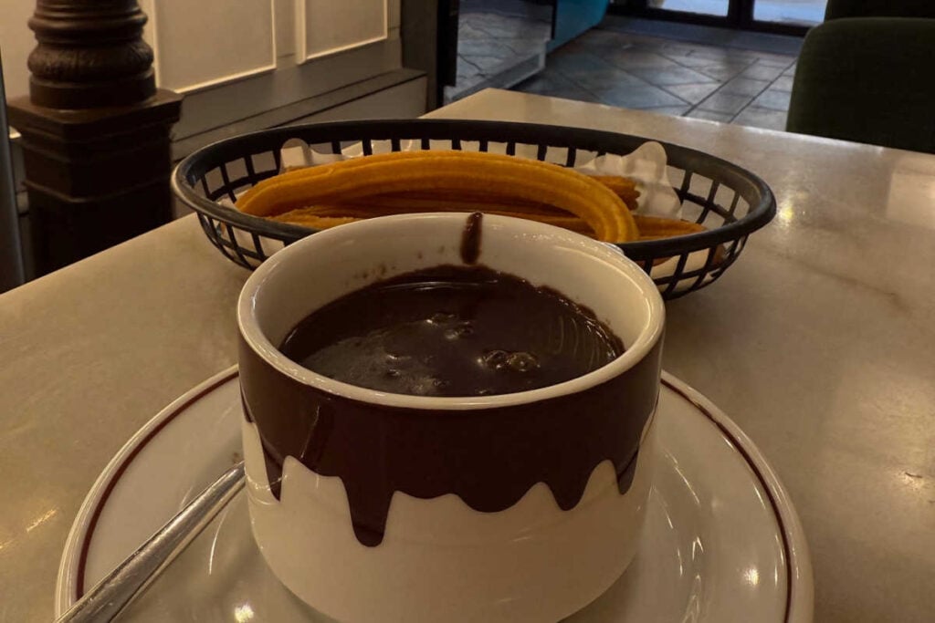 Churros y chocolate