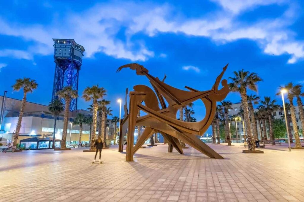 Girls weekend in Barcelona night boardwalk