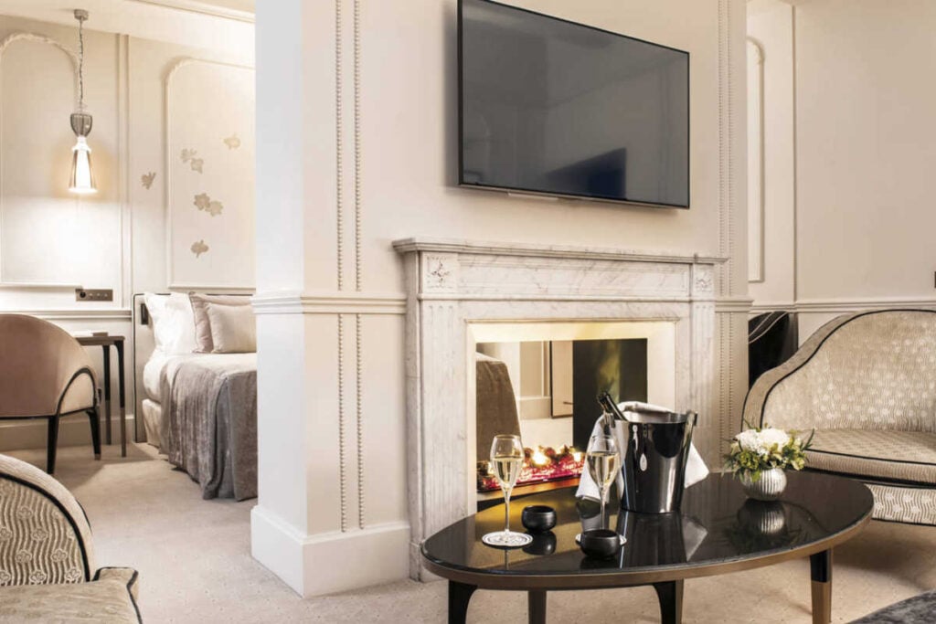 Le Narcisse Blanc Paris room