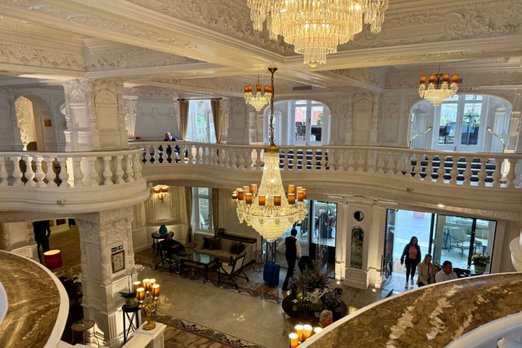 Lobby St Ermins Hotel London