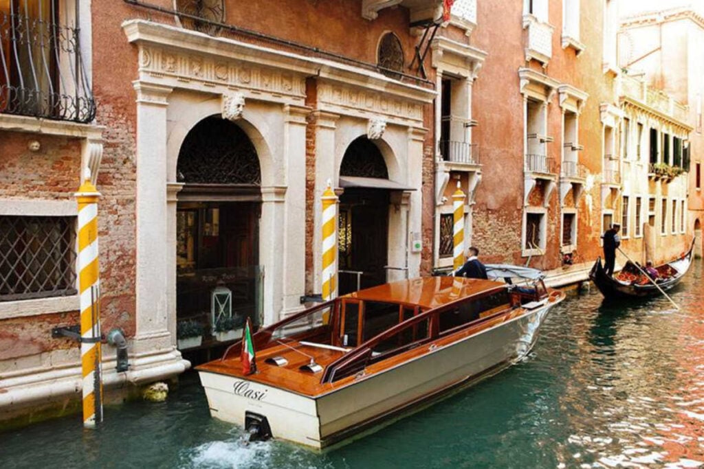 Ruzzini Palace boat transfer