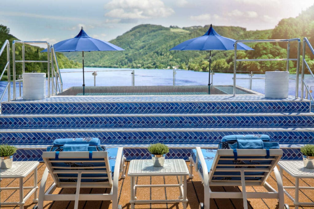UniWorld infinity pool