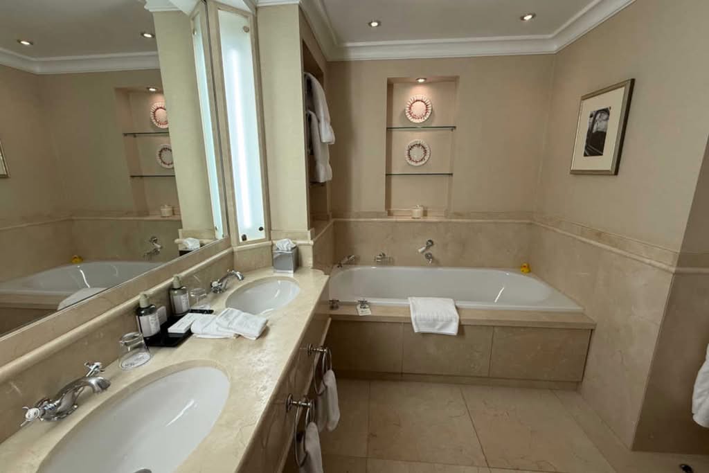 Bathroom Stafford Hotel