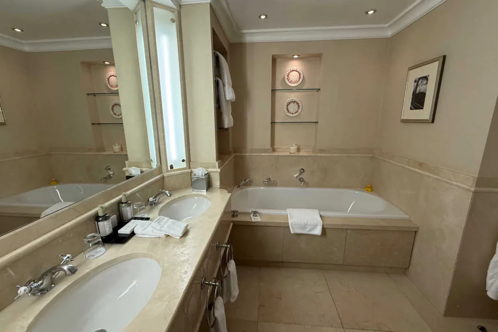 Bathroom Stafford Hotel