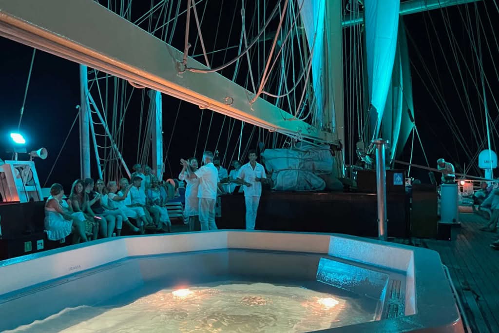 White Night cruise