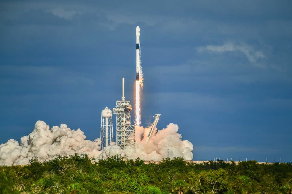 SpaceX Falcon 9 rocket lift off Kennedy Space Center